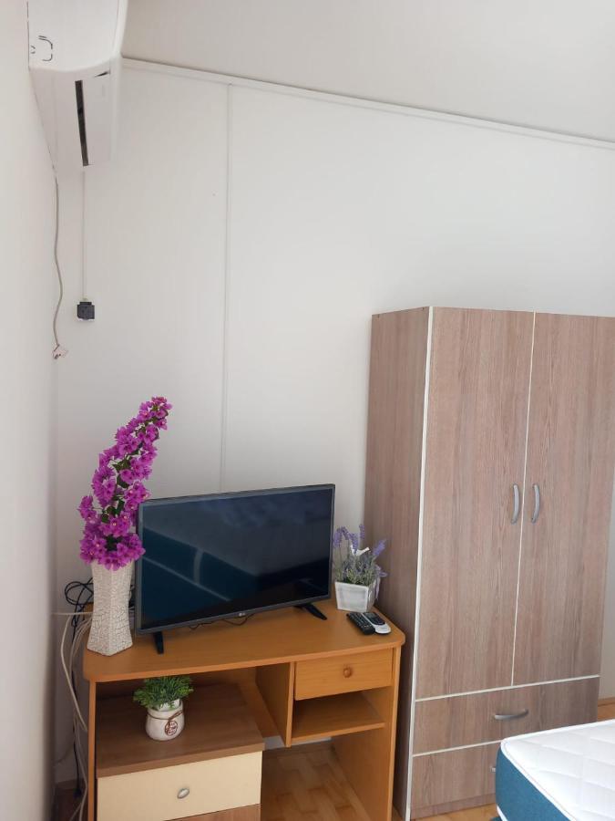 Apartment Mladen Хвар Екстер'єр фото